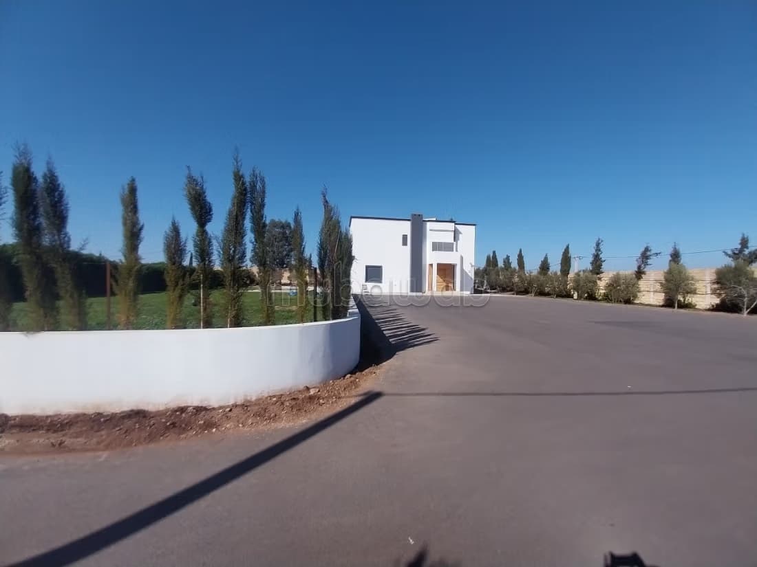 ARD EL MARJ, Ferme avec une villa de luxe