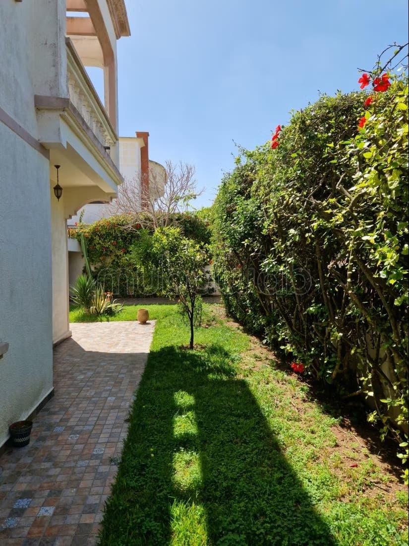 Magnifique villa à vendre à Plateau. Superficie 450 m². Meub...