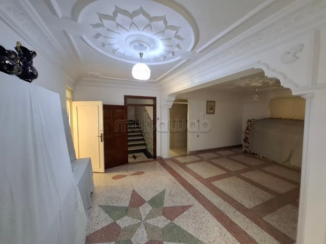 Belle maison de 3 étages au prix intéressant
