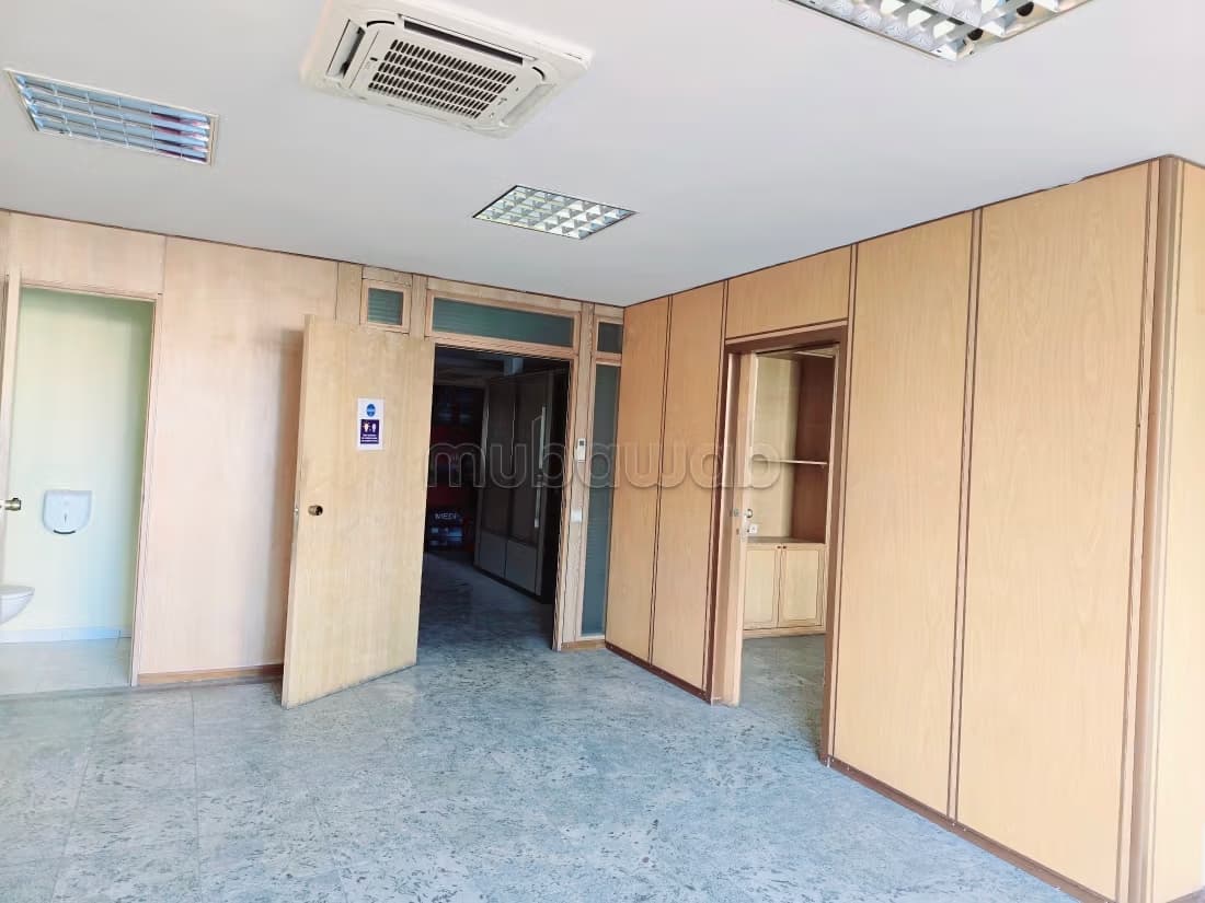 Bureau dans un emplacement stratégique