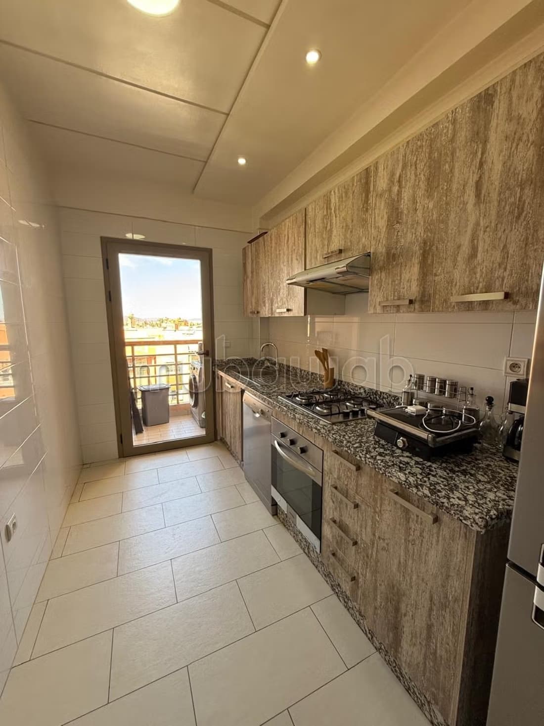 Joli appartement 2 chambres meublé avec terrasse