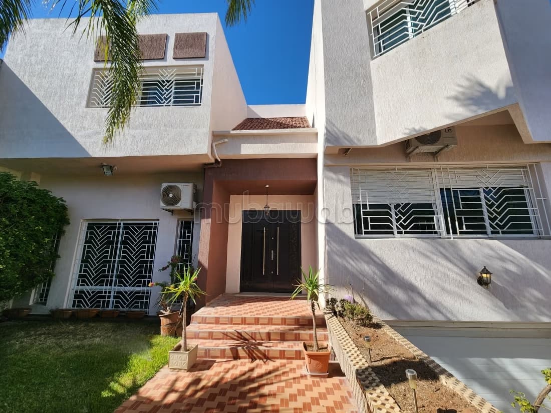 Villa Spacieuse de 389m2 Val Fleury, Impasse Calme