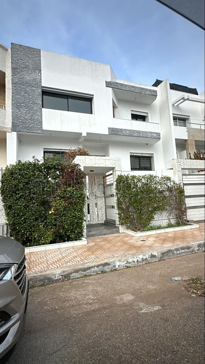 Somptueuse maison à vendre à Al Boustane. Surface de 543 m²