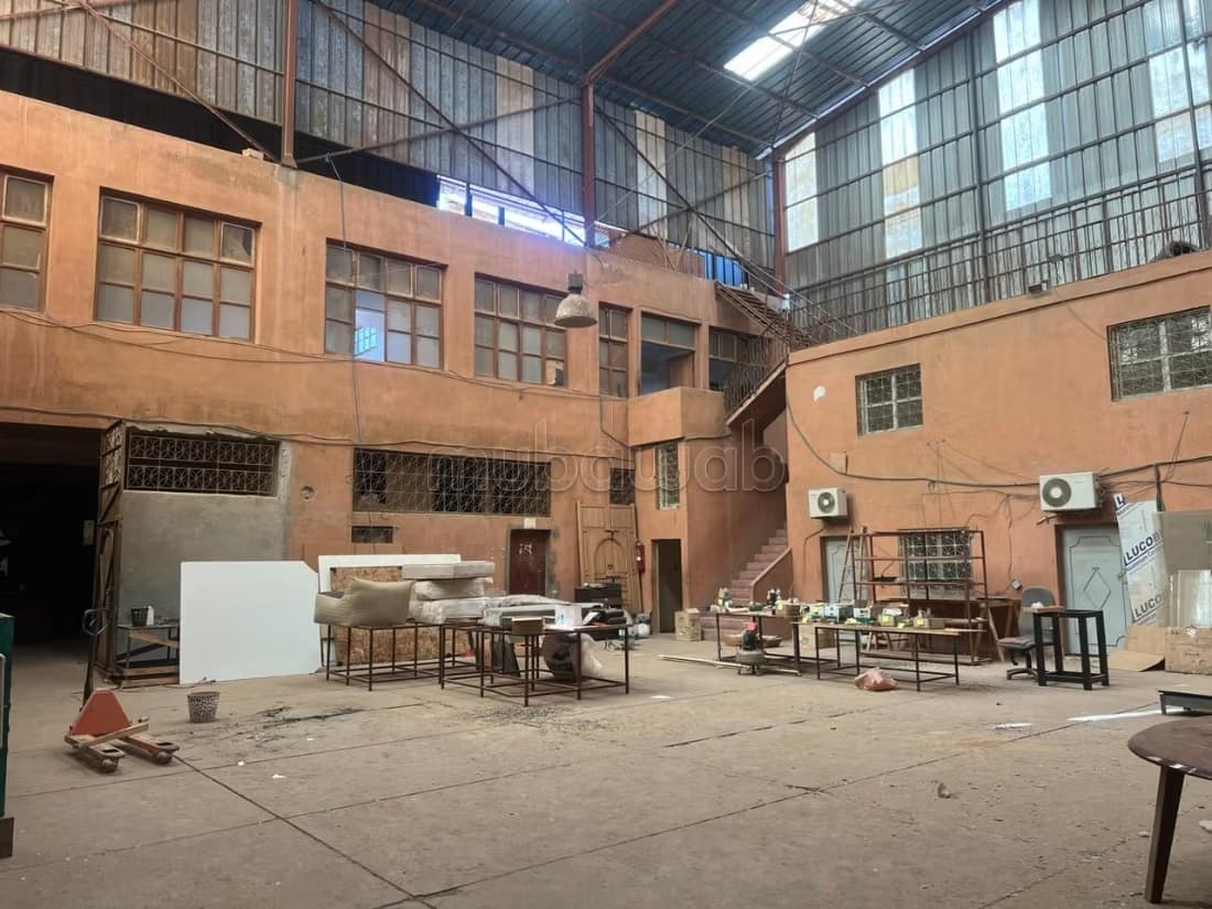 Dépôt a vendre Quartier Industriel