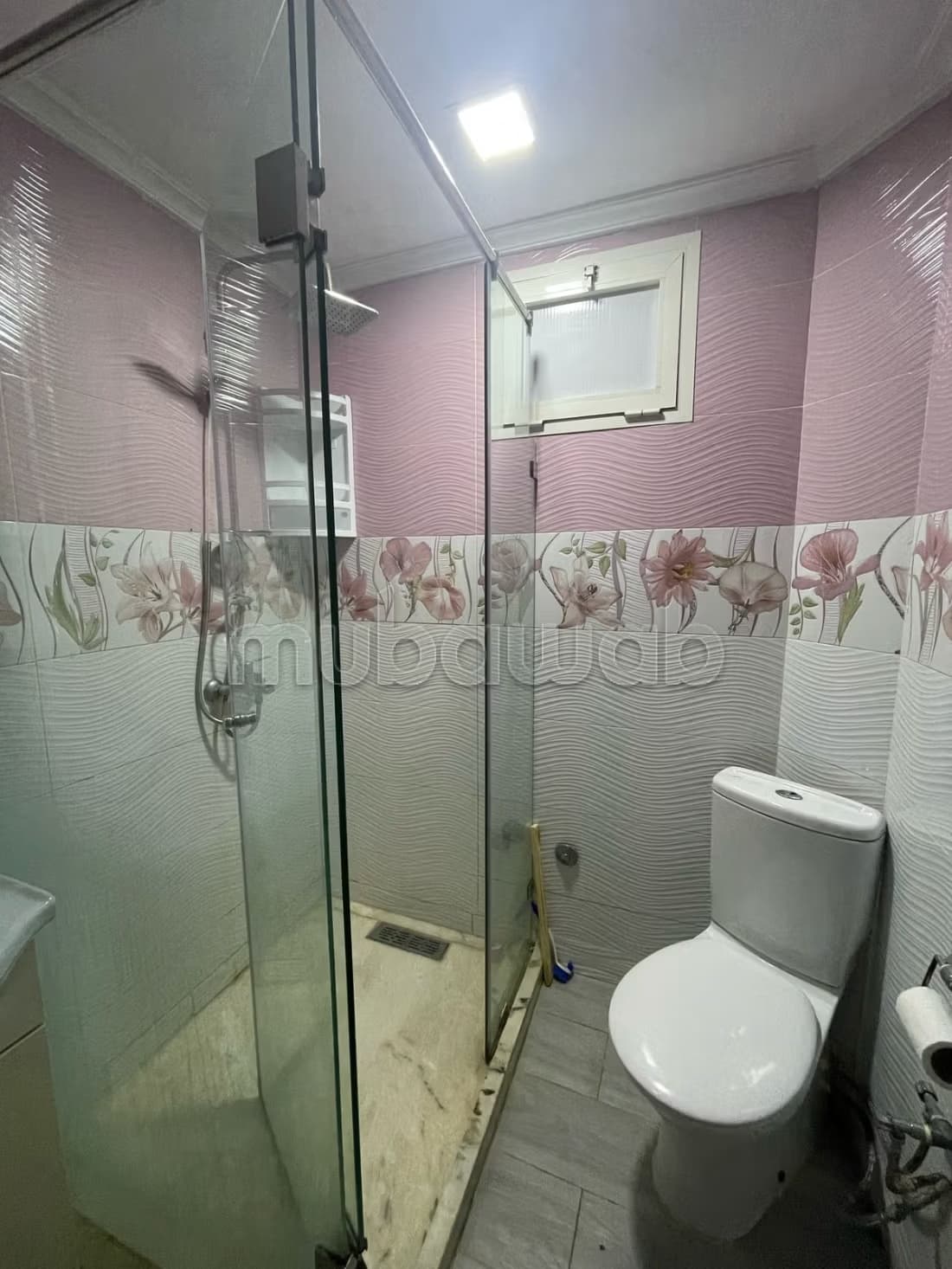 Appartement à louer à Wifak. 4 pièces. Résidence sécurisée