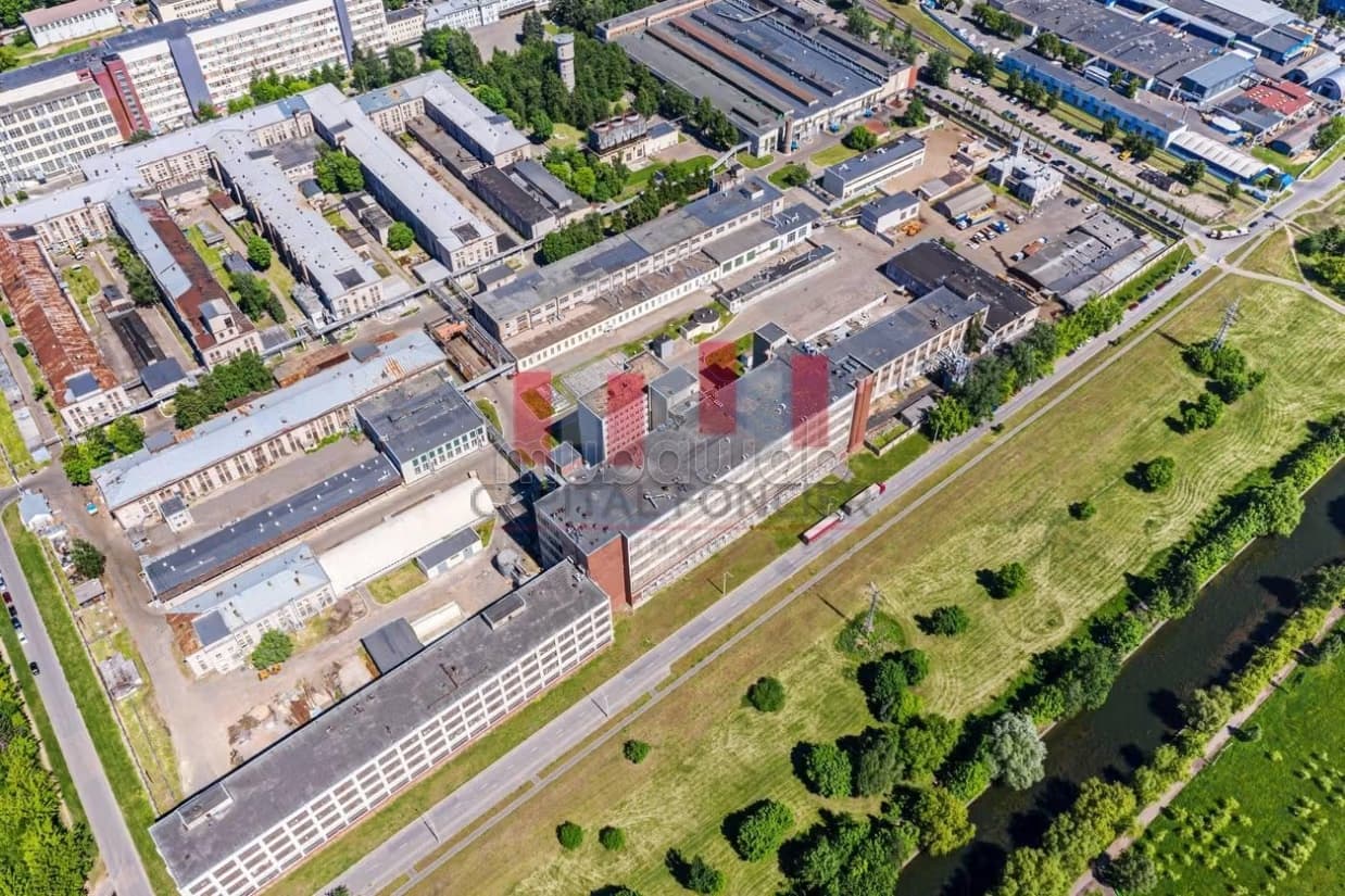 Terrain industriel de 563 m2 en zoning i2S1 a Bouskoura a la...