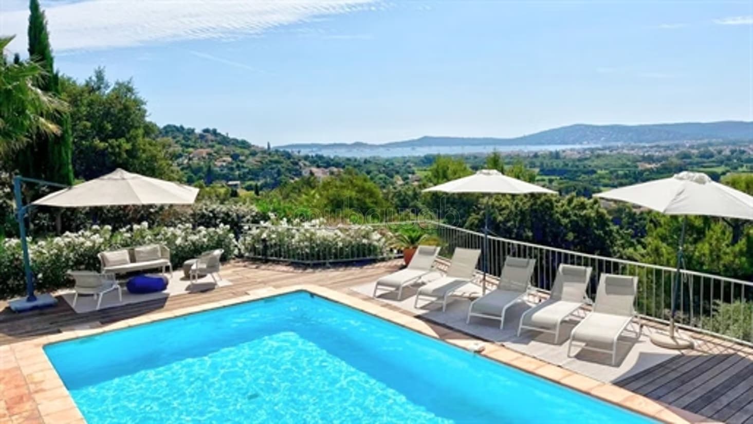 Villa style Hotel à vendre sur Mohammedia 10 grandes pièces
