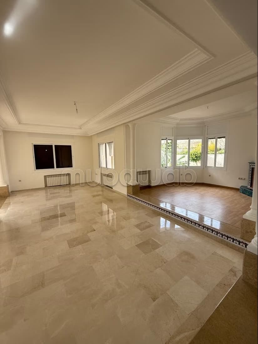 Villa de prestige meublée à louer dans le quartier exclusif...