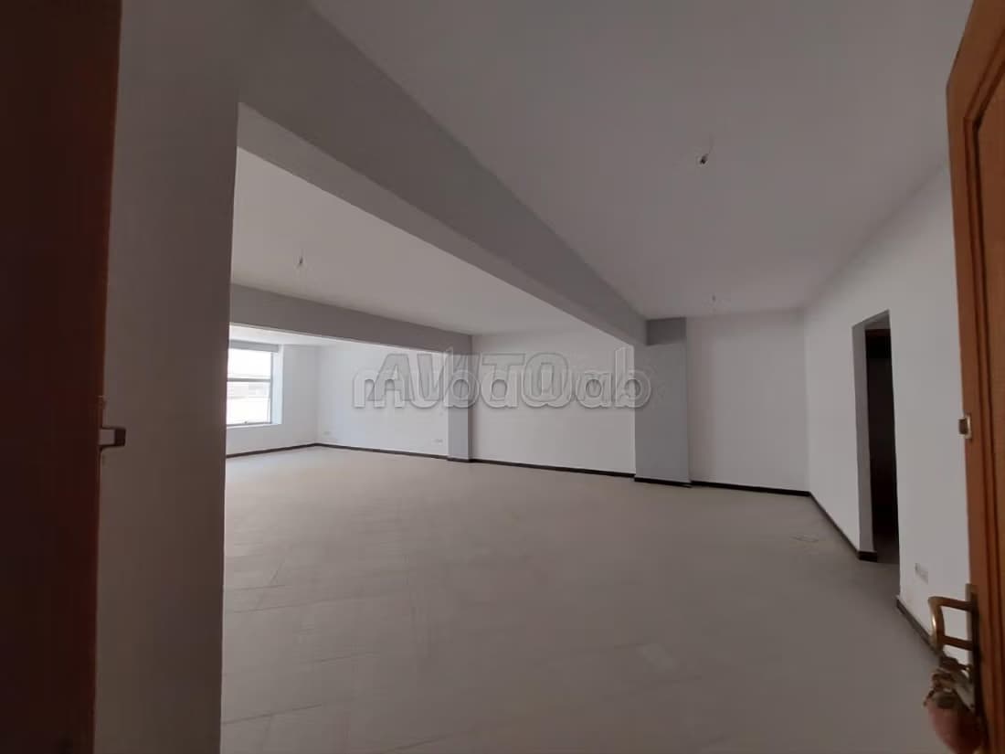 Bureaux à vendre à Fes City Center. Surface de 88 m². Fenêtr...