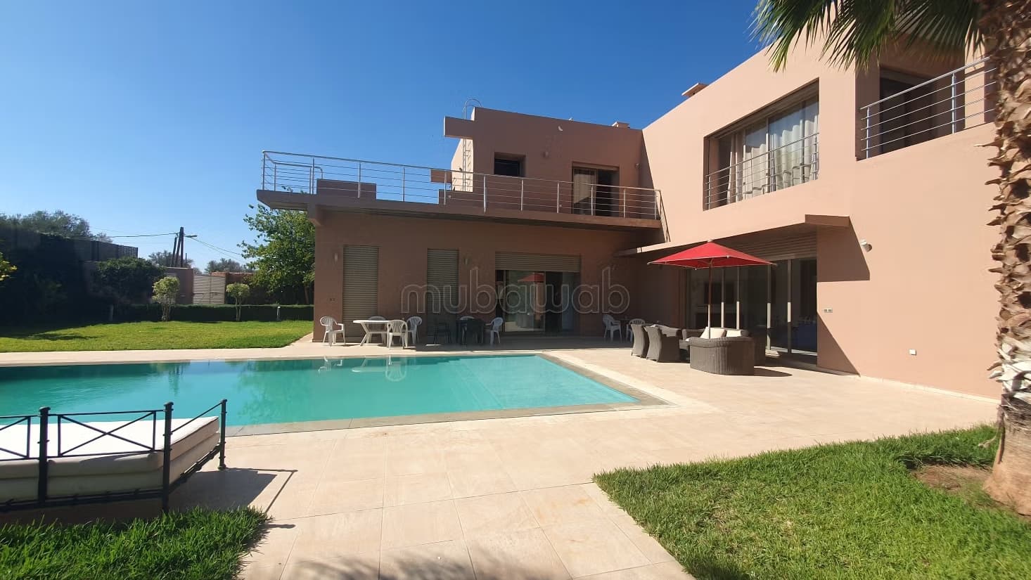 Belle villa de compagne avec piscine sur 5000m²