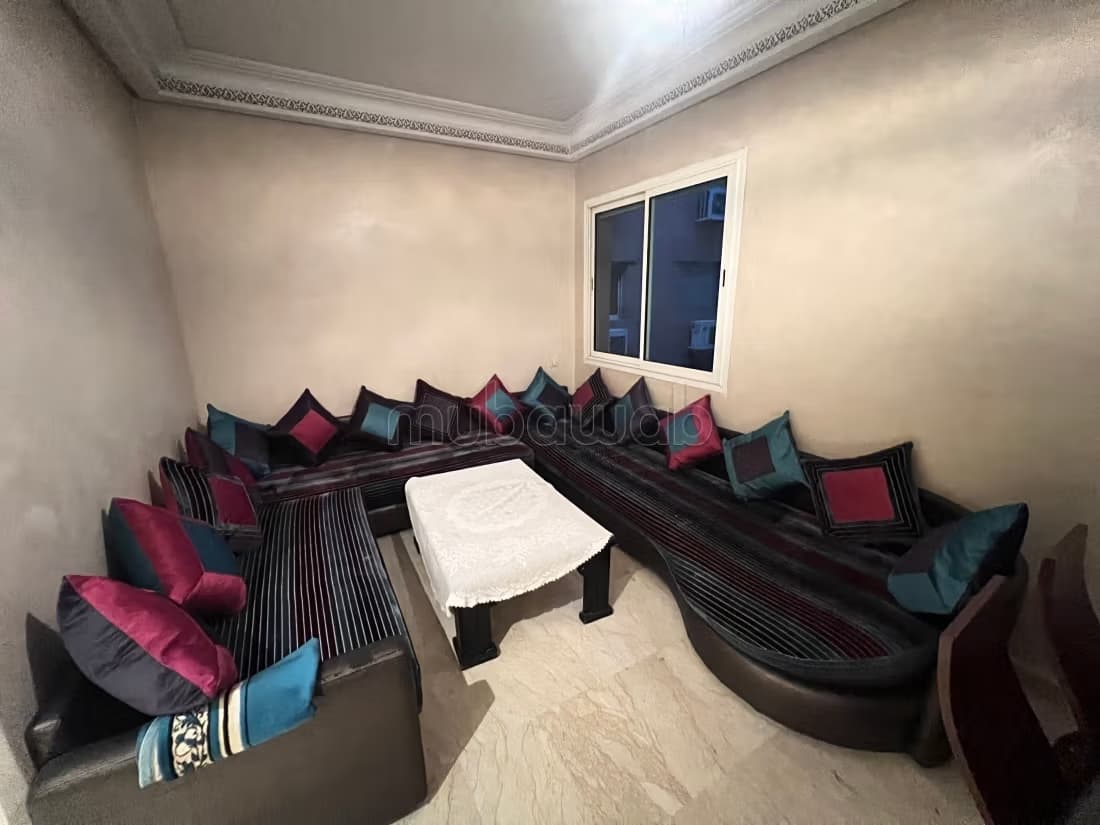 Bel appartement à vendre à Camp Al Ghoul. Superficie 75 m²