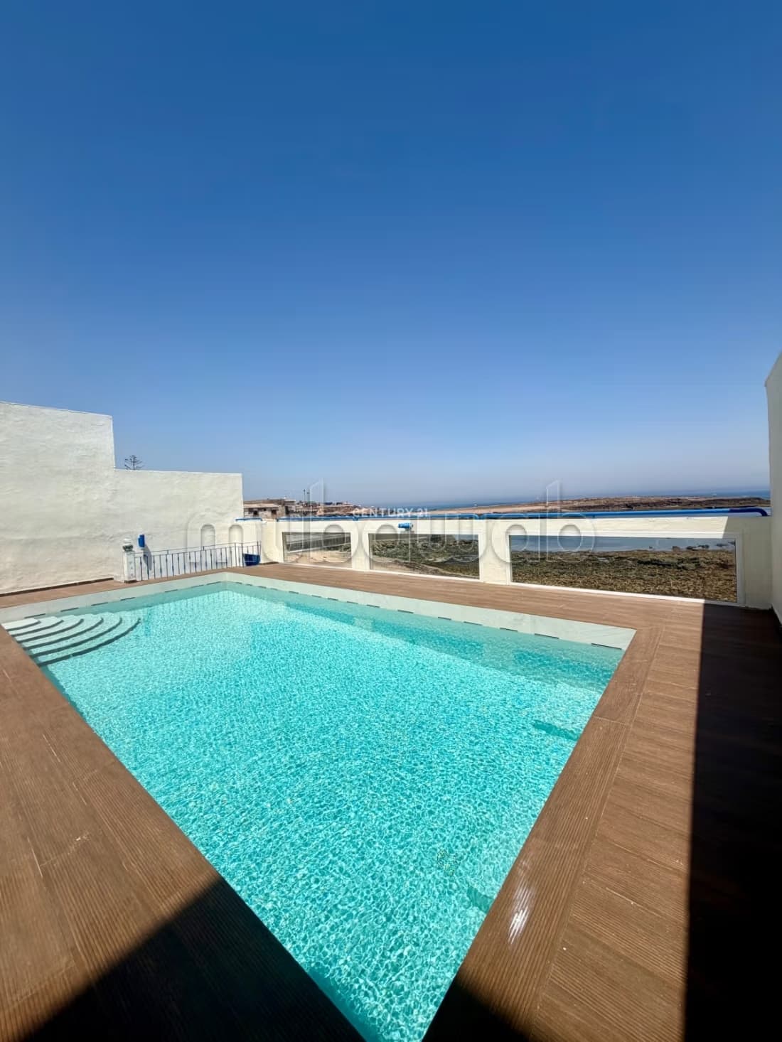Villa de 374m² avec piscine à louer