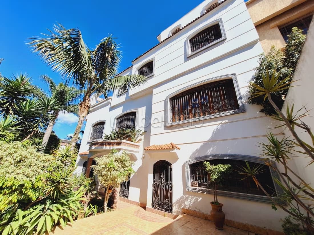 Villa 464 m² 3 façades – proche Casanearshore