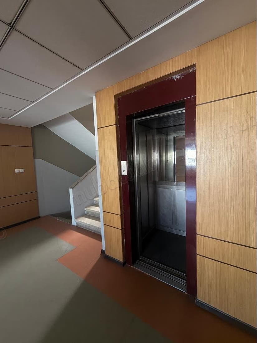 2 immeuble mitoyen à louer pour une longue durée