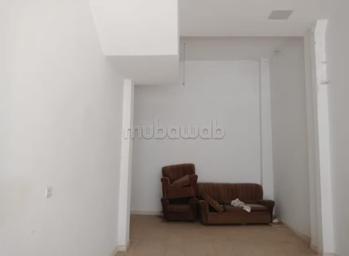 Vend local commercial à Ain Amiyer. Surface totale 50 m²