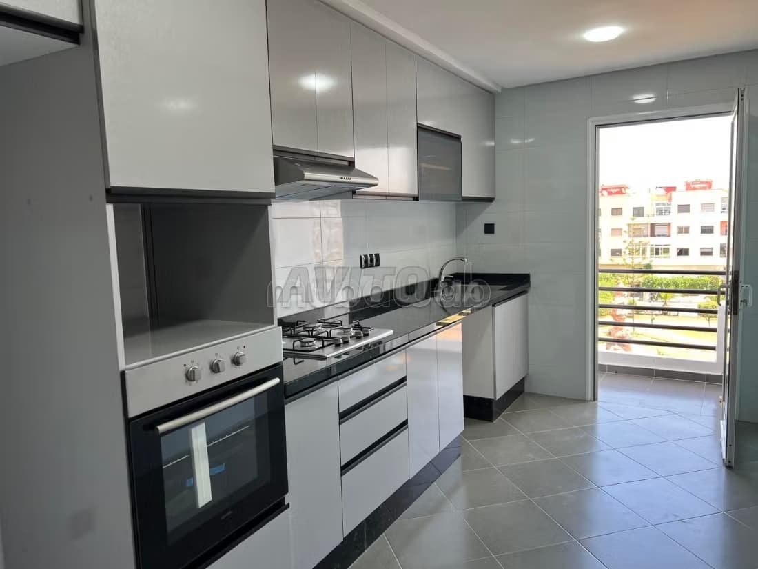 Vend appartement à Wafa. 6 pièces confortables. Terrasse et...