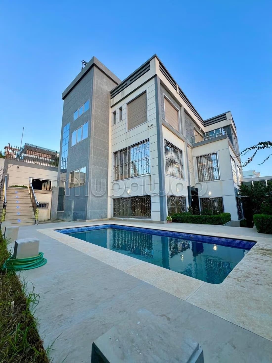 Maison de luxe à louer à Drissia. 4 pièces. Meublé