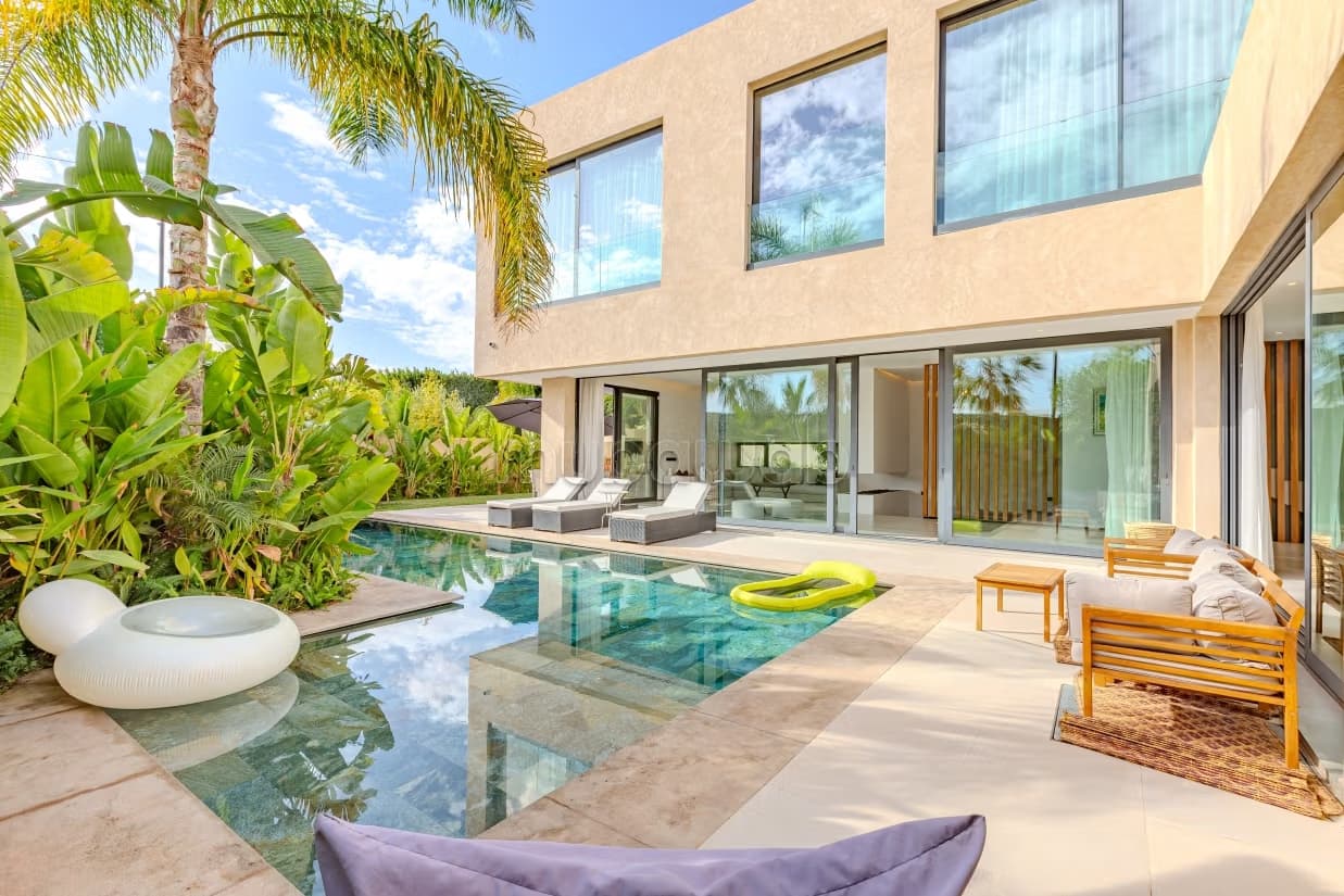 Rare à Marrakech – Villa d’architecte contemporaine 6 suites...