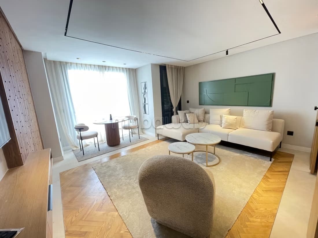 Studio neuf jamais habité et très joliment meublé et orienté...