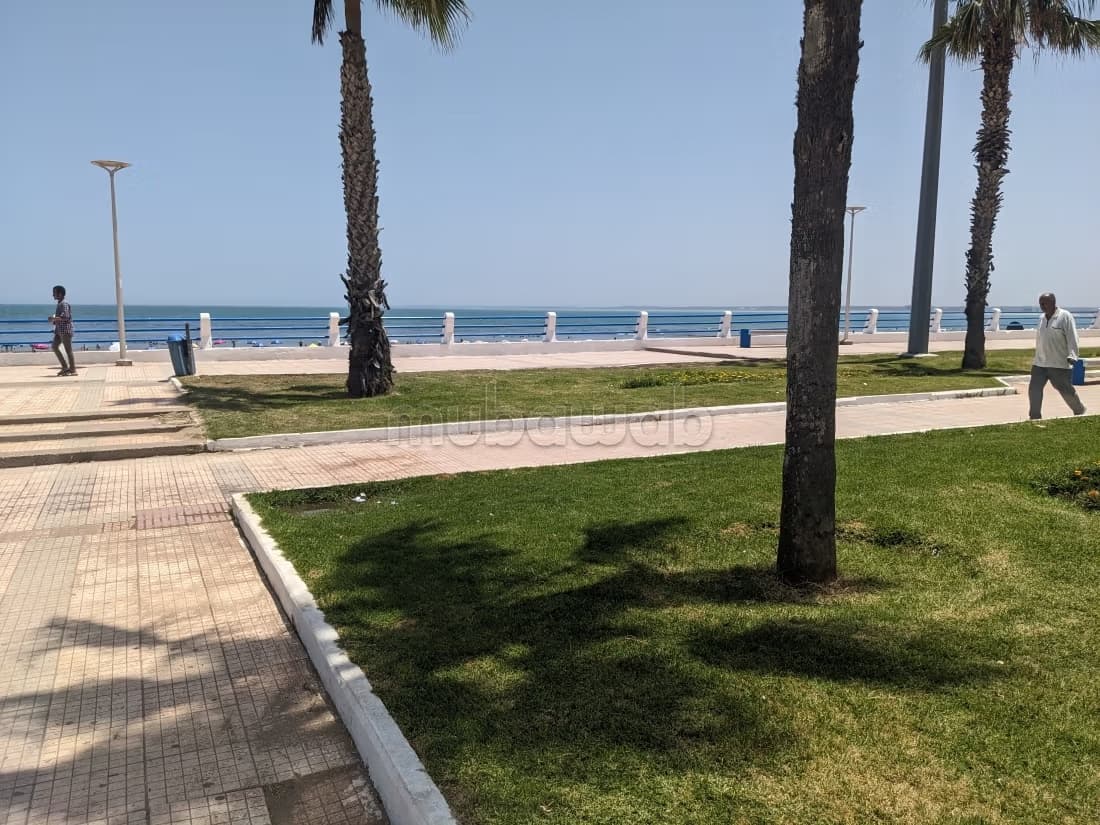 Superbe appartement à vendre à Corniche. 2 pièces. Bien meub...