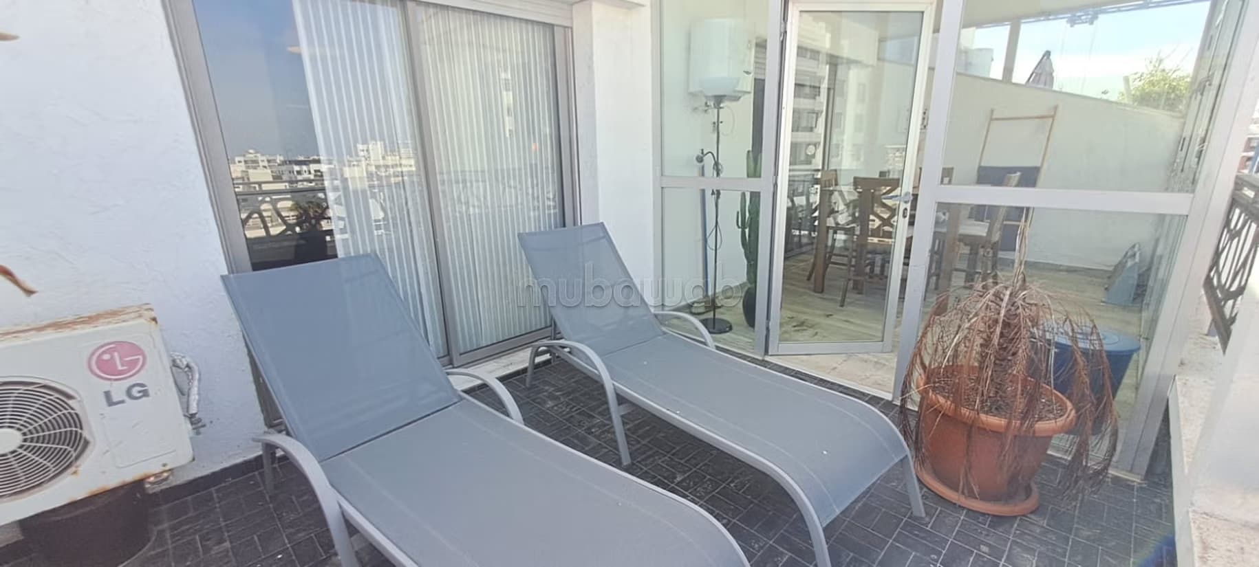 Studio meublé avec terrasse à gauthier