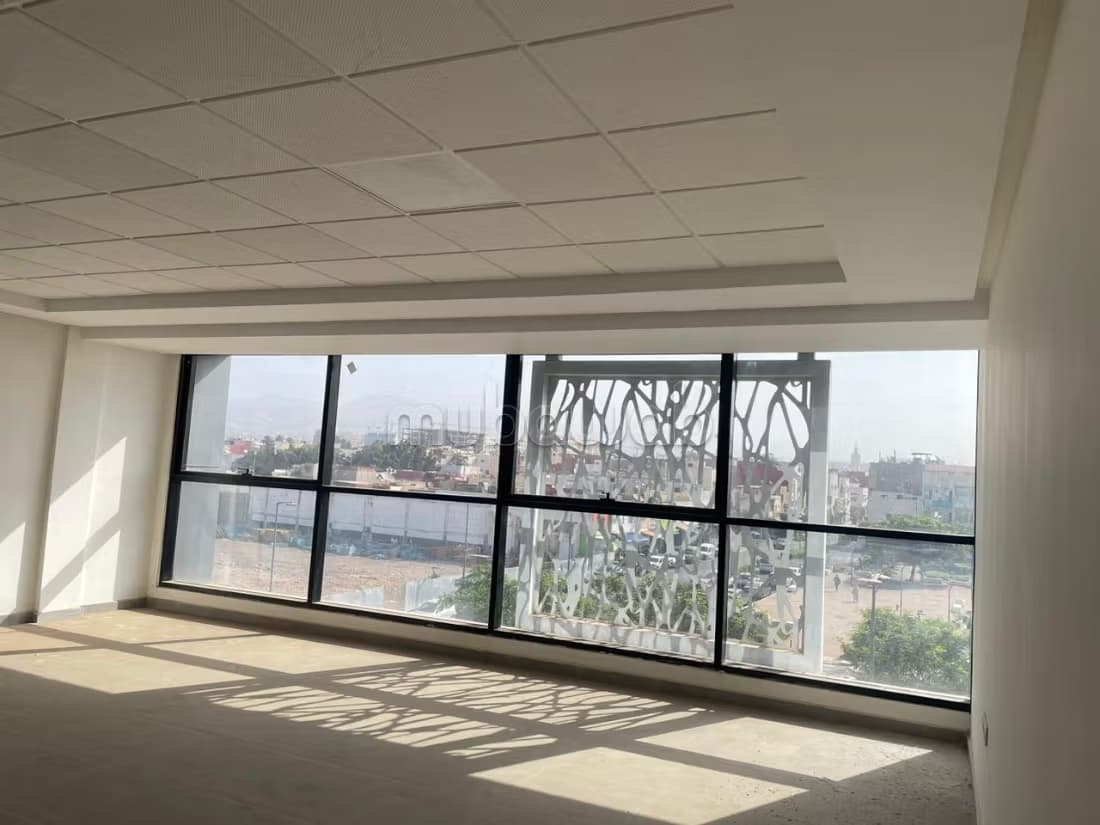 Plateau de bureau de 56m² à louer bien situé près de la plac...