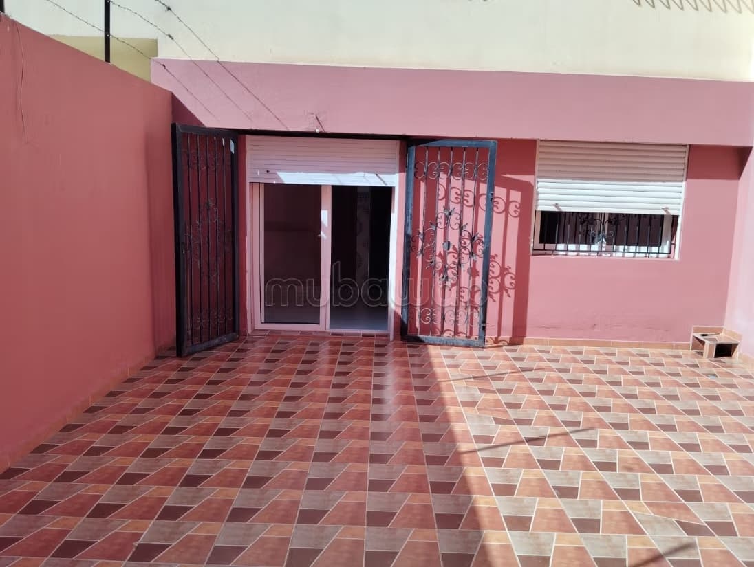 Appt 3pieces 73m2 RDC 40m2 cour