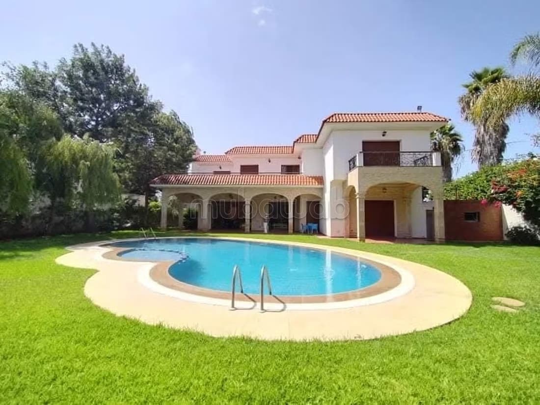 Somptueuse villa à louer à Souissi. 6 pièces. Jardin et terr...