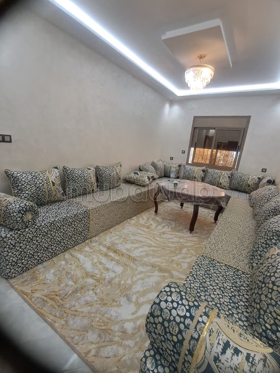 Appartement en vente à Cité Adrar. 3 pièces confortables. Me...