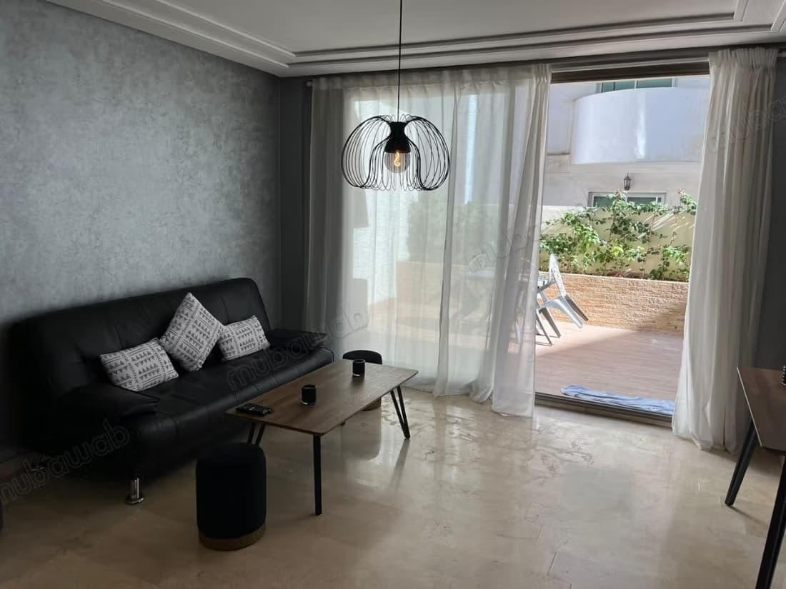 Location studio vide avec terrasse a racine