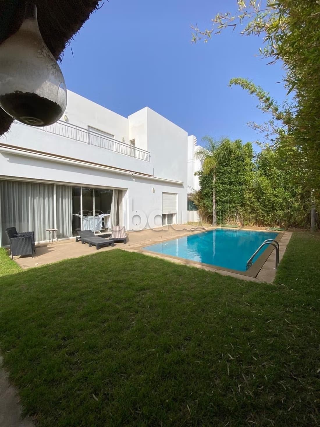 Magnifique villa à louer à Souissi. 7 pièces. Meublé