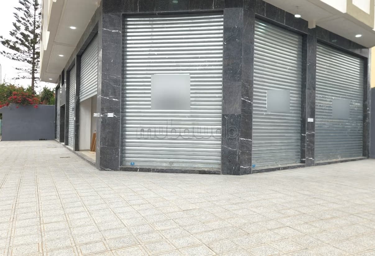 Local commercial Angle 3 rideaux 71 m2 Riviera