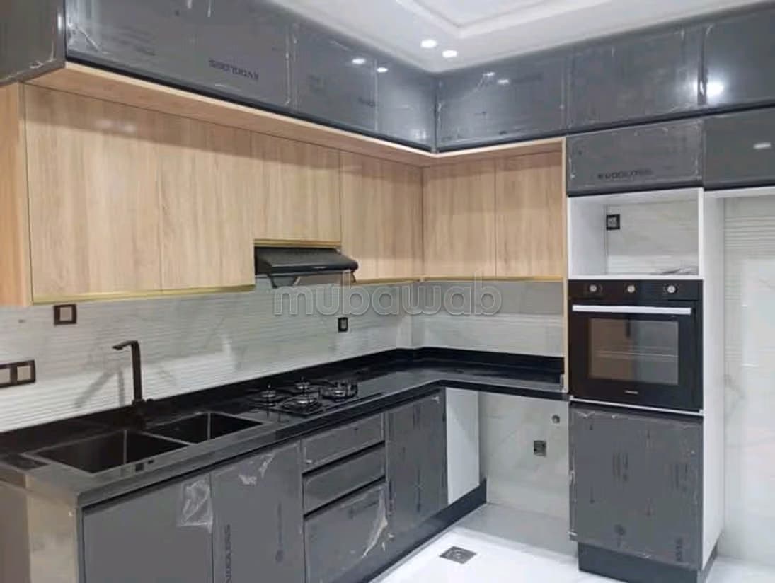 Vente d'un bel appartement à Hamria. 10 pièces. Porte blind...