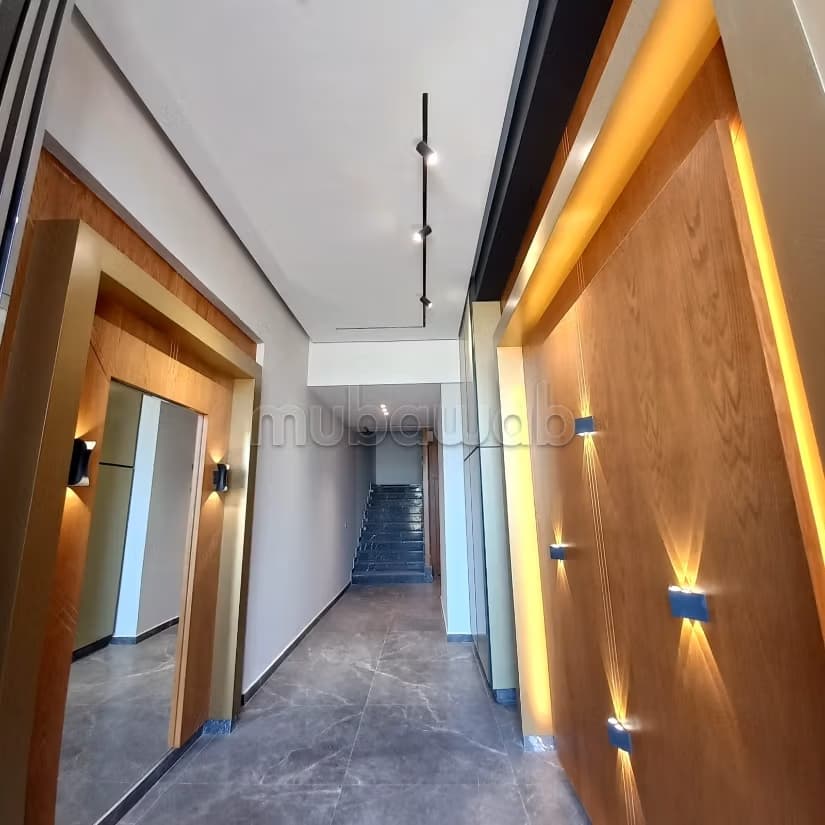 Vend appartement à Tanja Balia. 2 chambres. Antenne paraboli...
