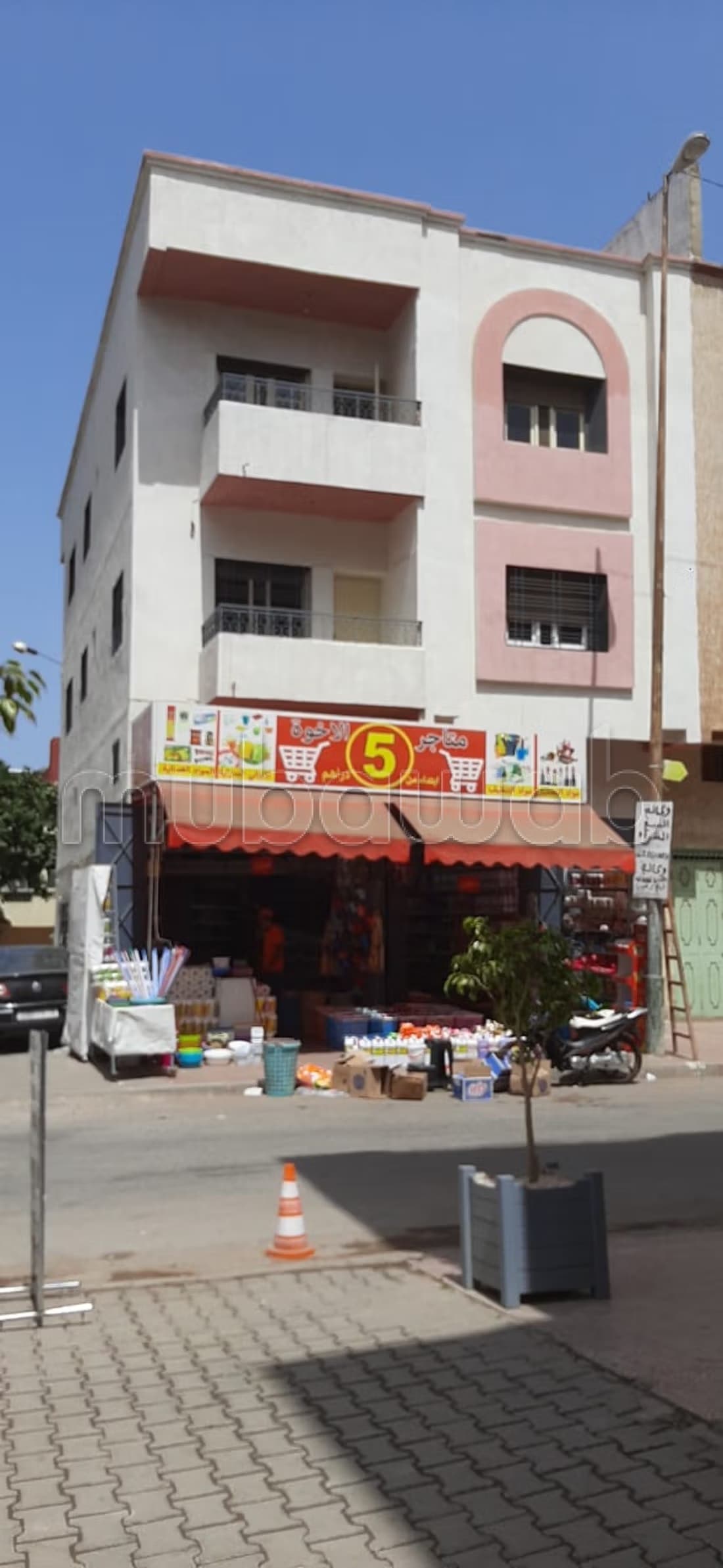 Magasin bien situé à louer