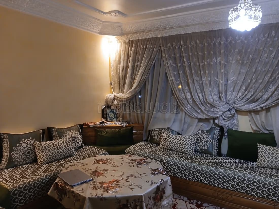 Vend appartement à Hay Houda. Surface de 117 m². Salon Maroc...