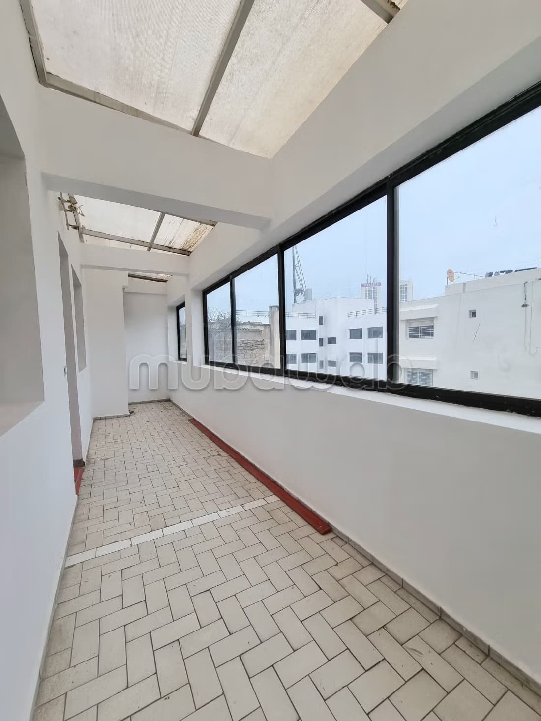 Bureau lumineux et bien agencé au cœur de Palmier