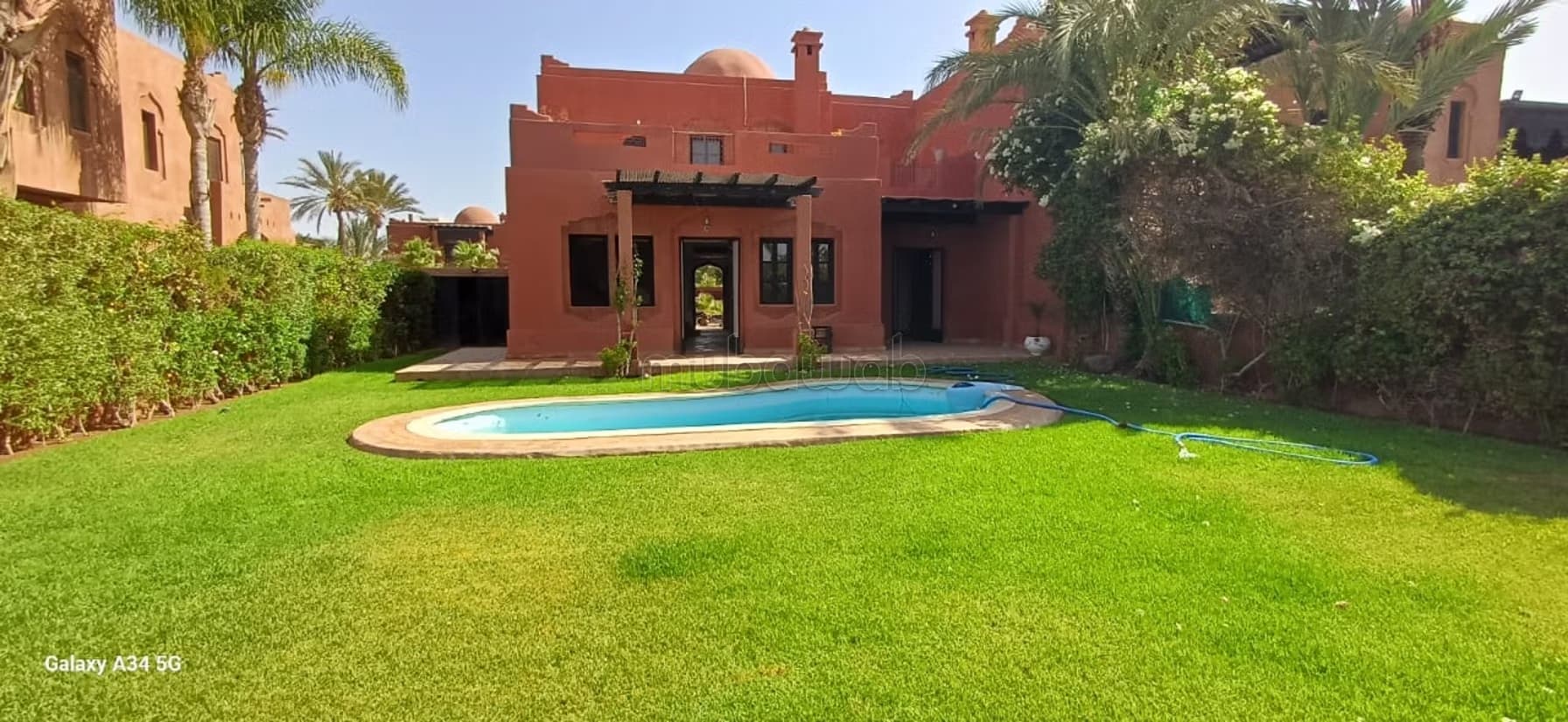 Villa sur 550 m2 a louer vide