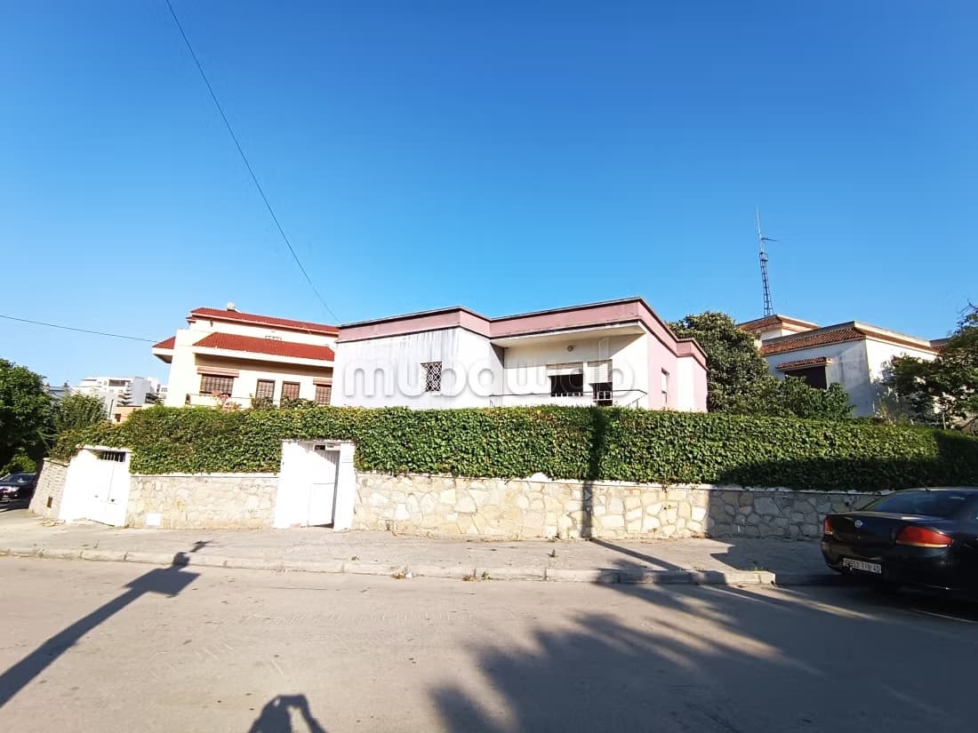 Maison de luxe à vendre à Moujahidine. 5 chambres agréables...