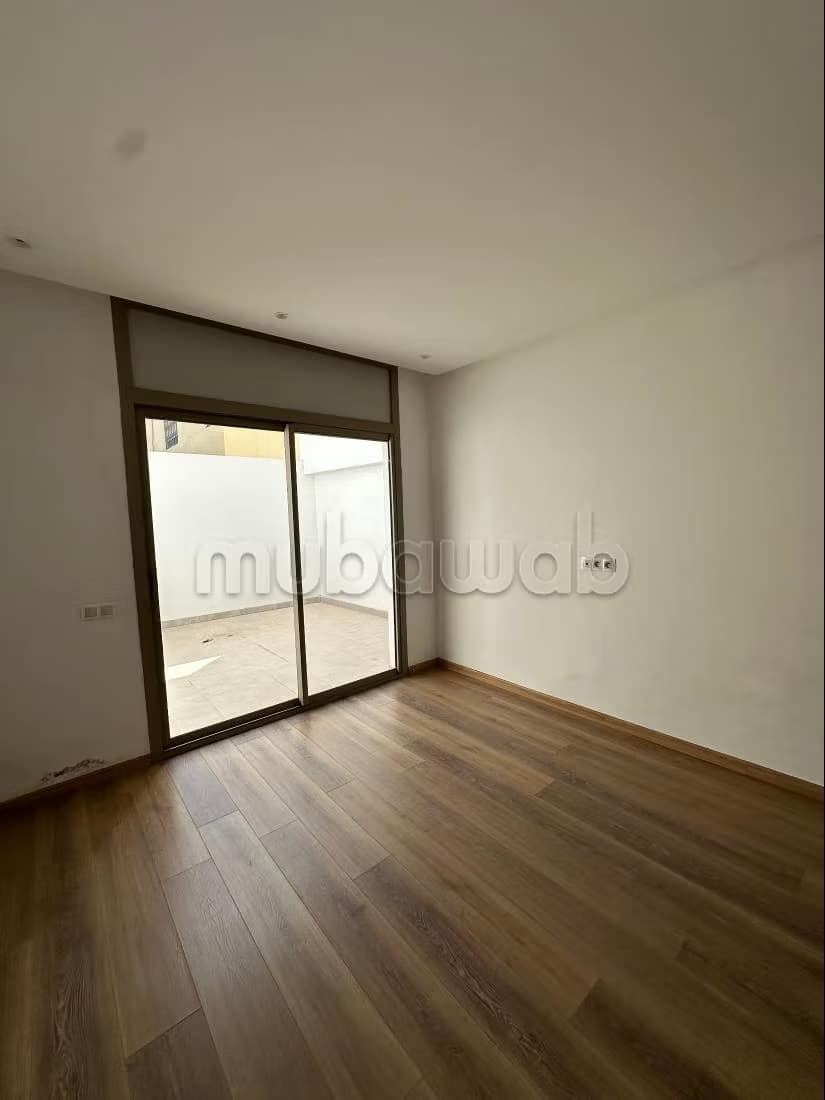 Appartement vide 70 m² avec terrasse – Rez de chaussée – fer...