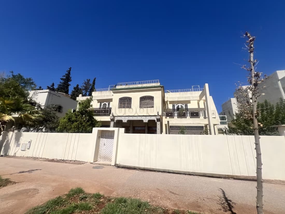 Villa à fort potentiel à rénover partiellement