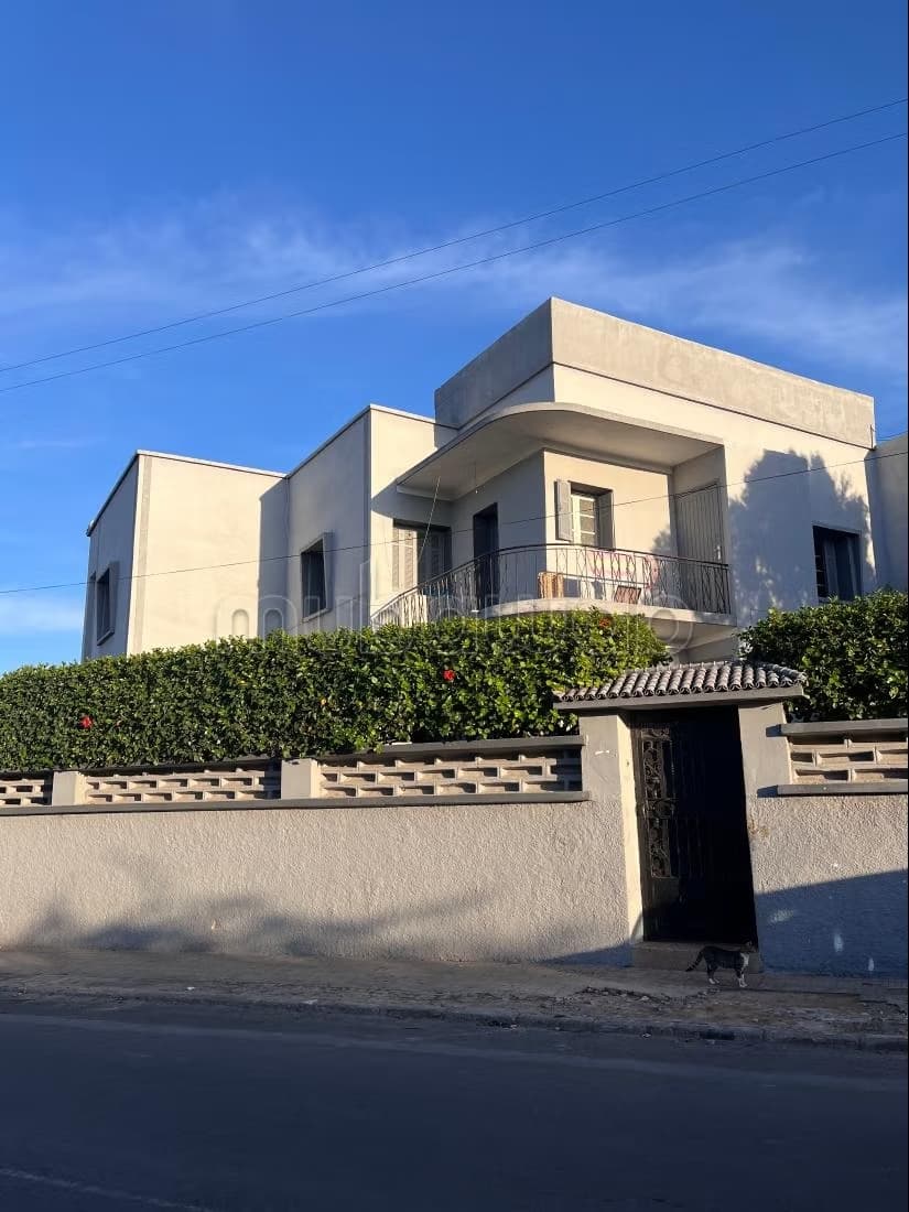 Somptueuse maison à vendre à Plateau. 7 pièces. Meublé