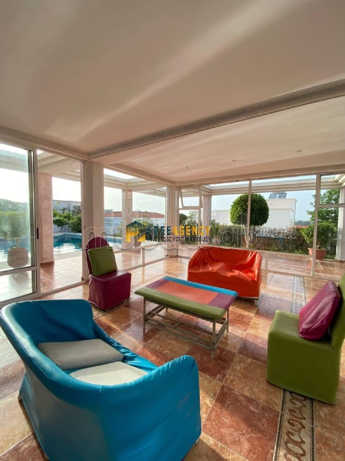 Villa Luxueuse à Louer – 7 Chambres, Vue Mer