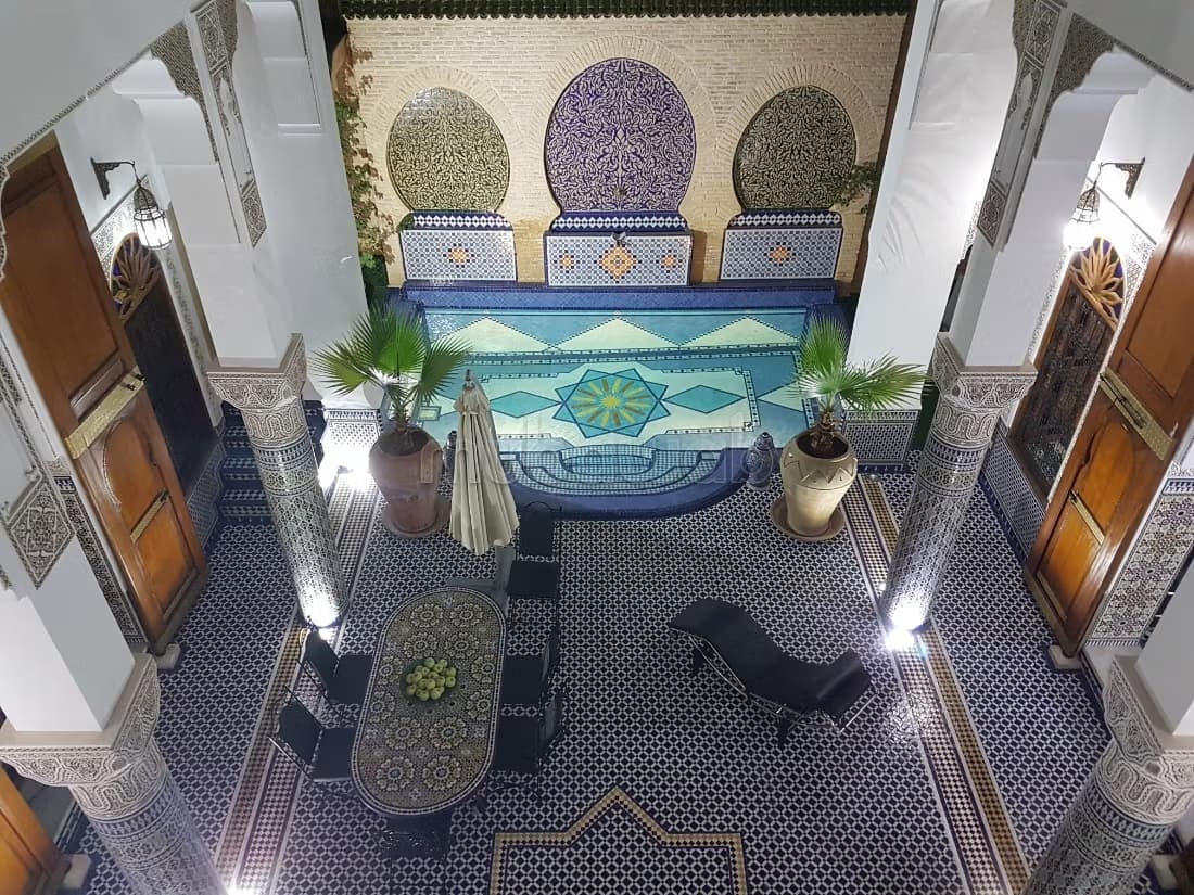 Somptueux riad à vendre à Laayoun. 11 grandes pièces. Bien...