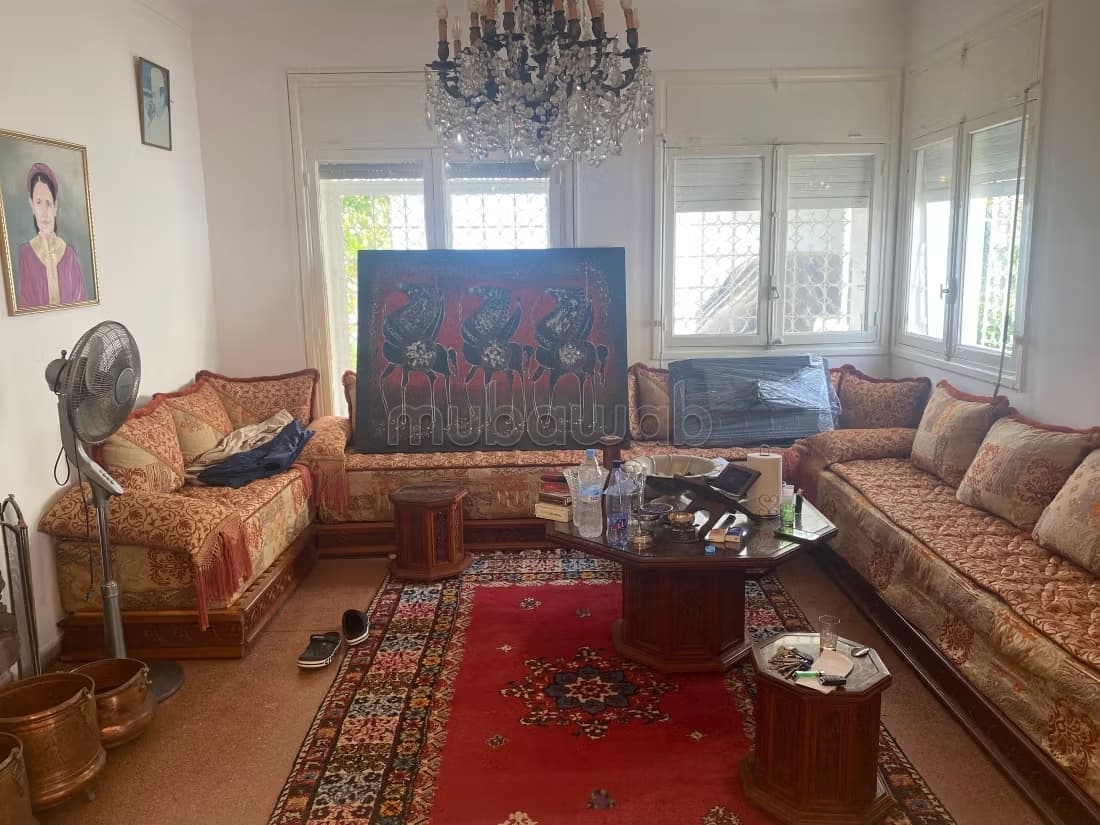Maison de luxe à vendre à Agdal. Surface totale 376 m². Pl...