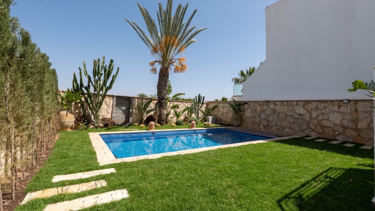 Villa d'exception à vendre sonaba – un écrin de verdure et d...