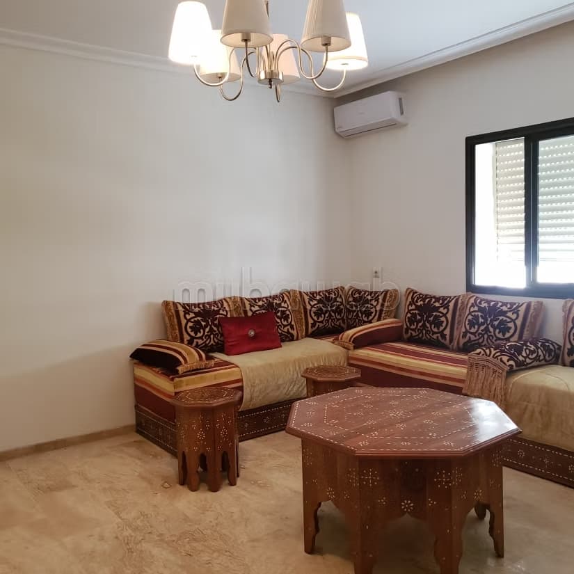 Bel appartement en location à Sala el Jadida. 1 Pièce. Meubl...