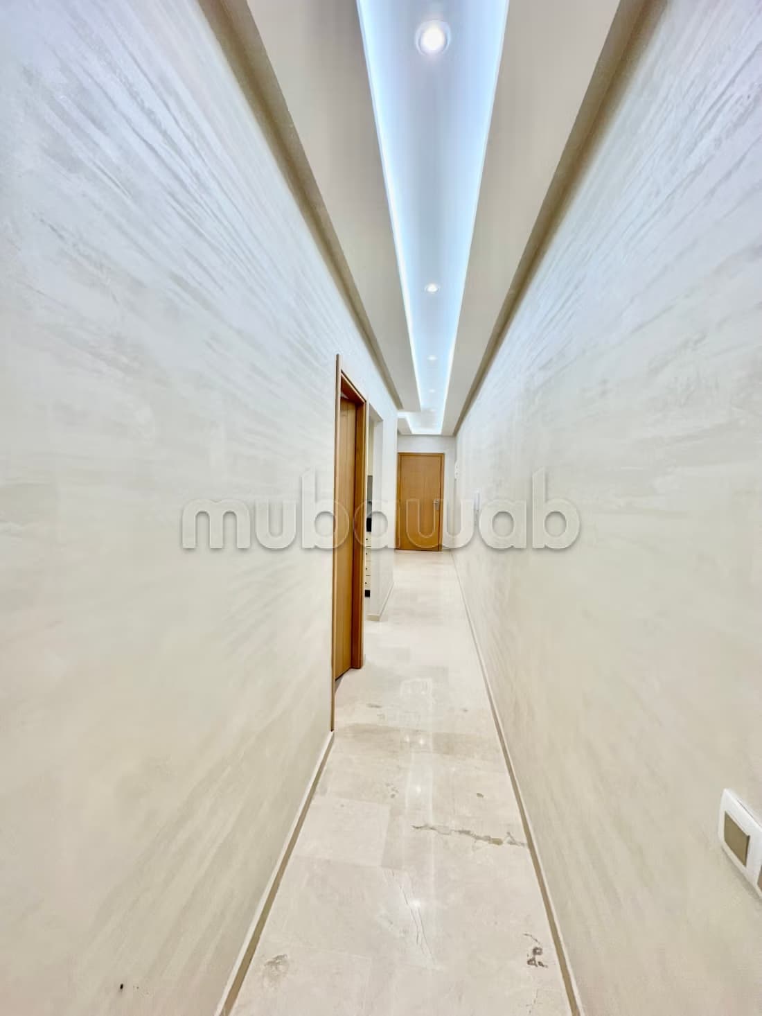 Jolie appartement vide à centre ville. 90 mètre