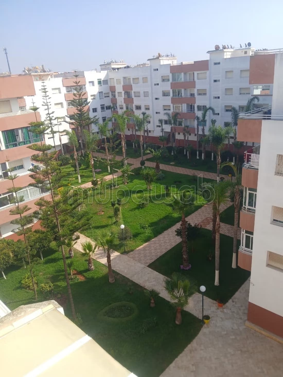 Apparemment à vendre