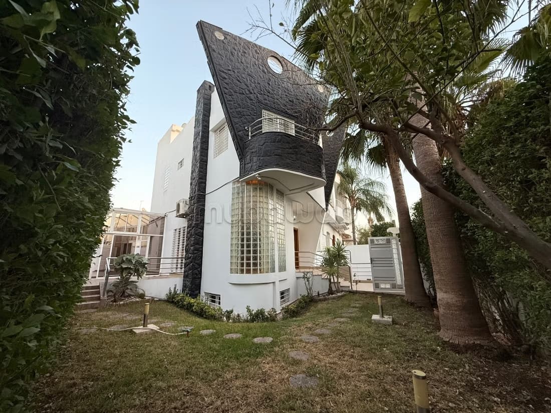 Magnifique villa à louer en Centre. 6 grandes pièces. Garage...